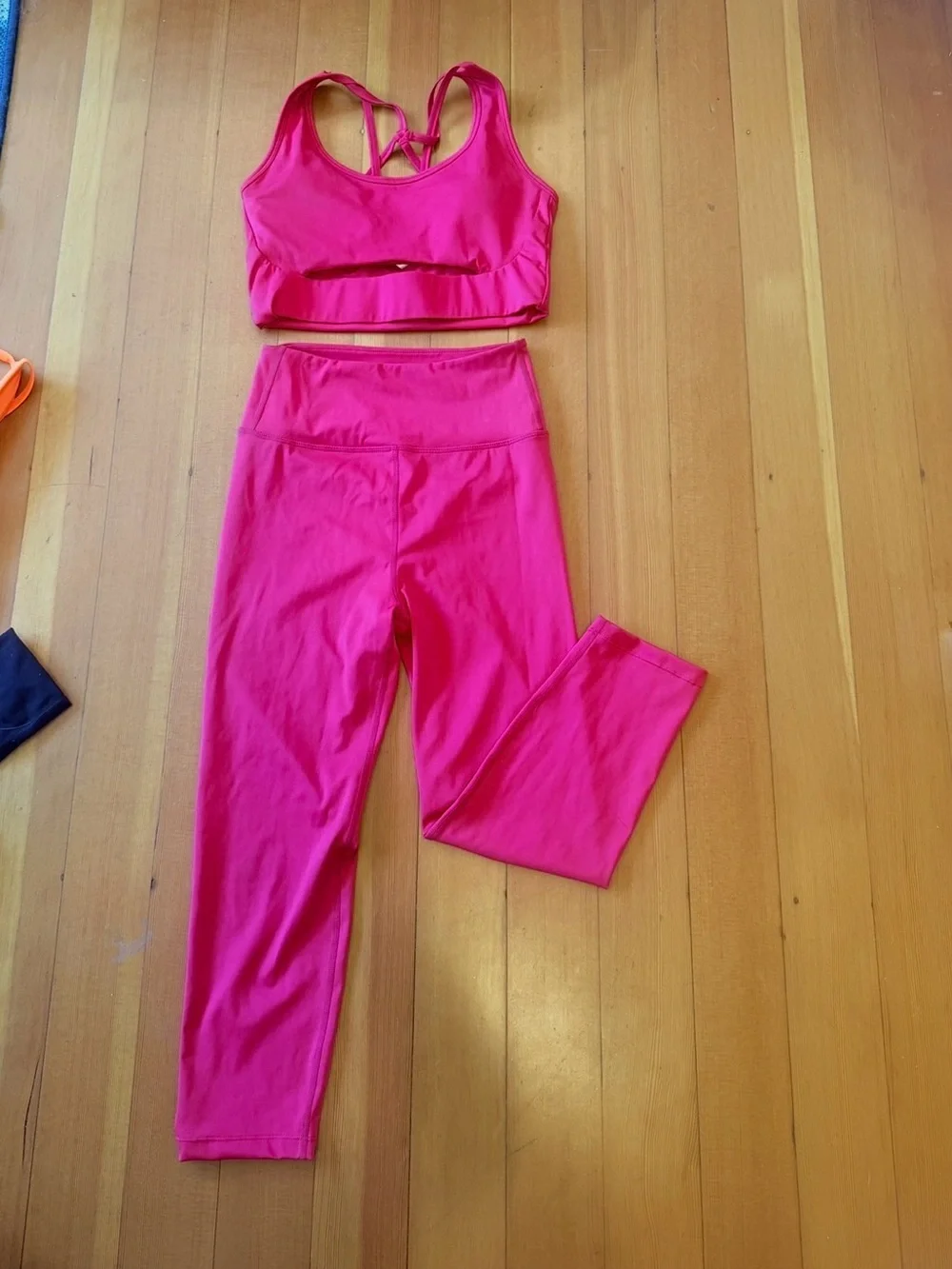 NWOT Fashion Nova Red Strappy Cutout Sports Bra & High-Waist Leggings Set Size S